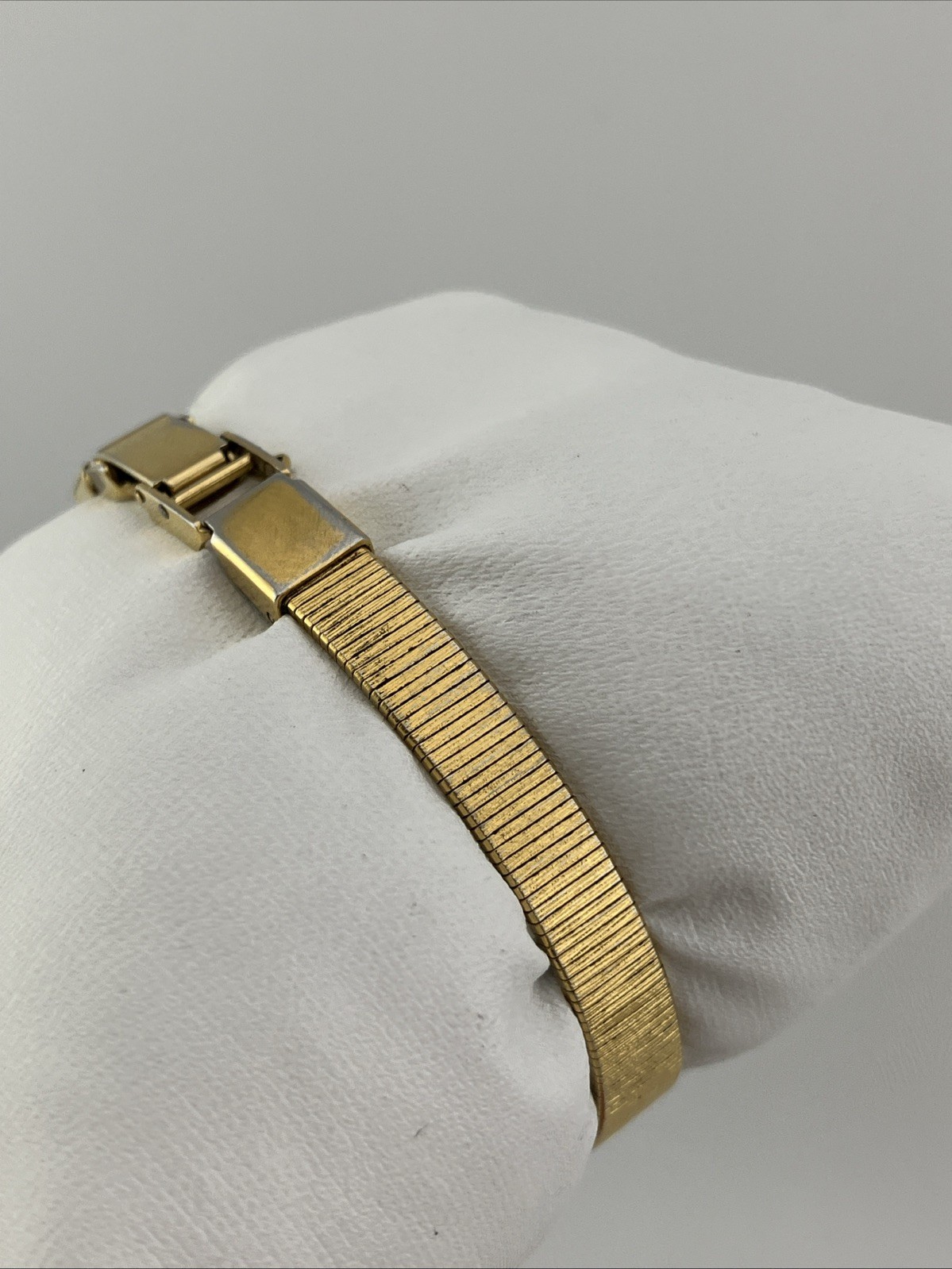 Vtg Pulsar Ladies 16mm Watch Gold Tone Octagon Dial 6.25″ v232-5790 – RUNS