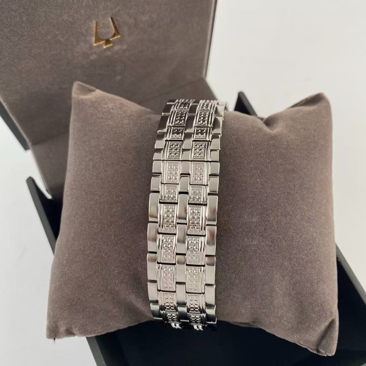 New Bulova 96C134 Octava Crystal Dial Stainless Steel Men’s Quartz Watch 41.5 mm
