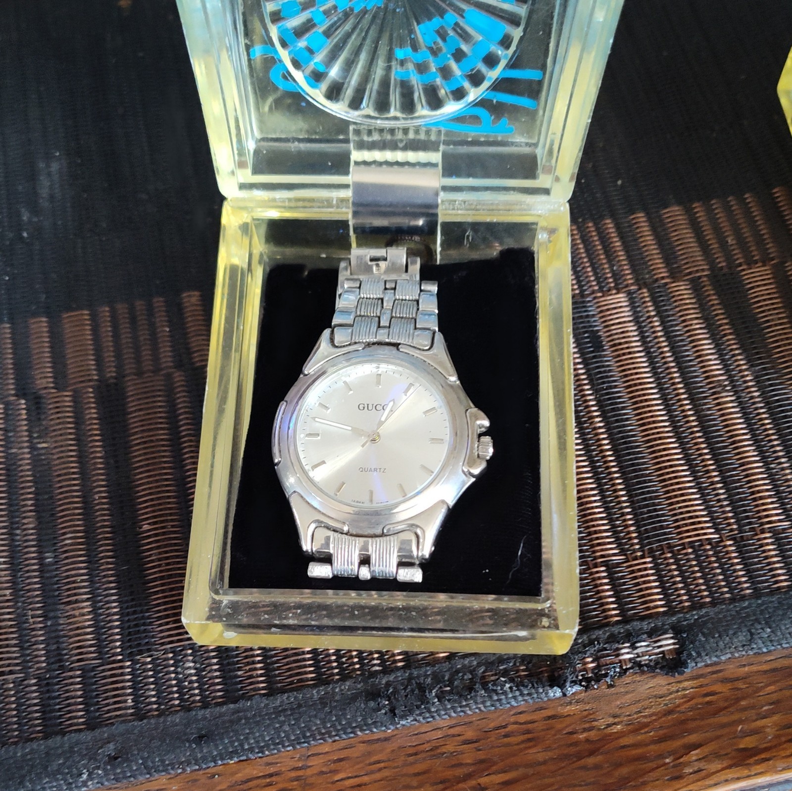 Gucci Quartz Analog Wristwatch Silver Dial Stainless Steel Bracelet w/ Box