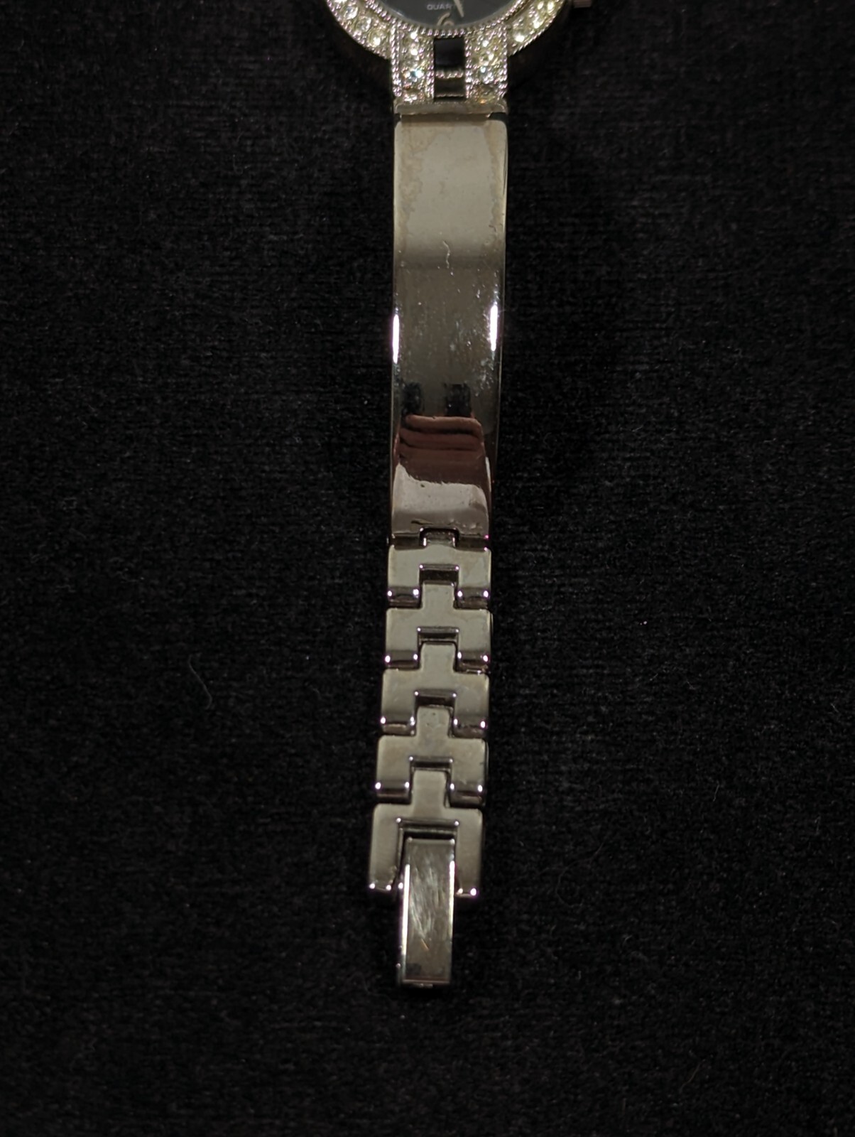 Vivani Black Dial Crystal Accent Round Case Bar Bracelet Band Watch 6.75 In
