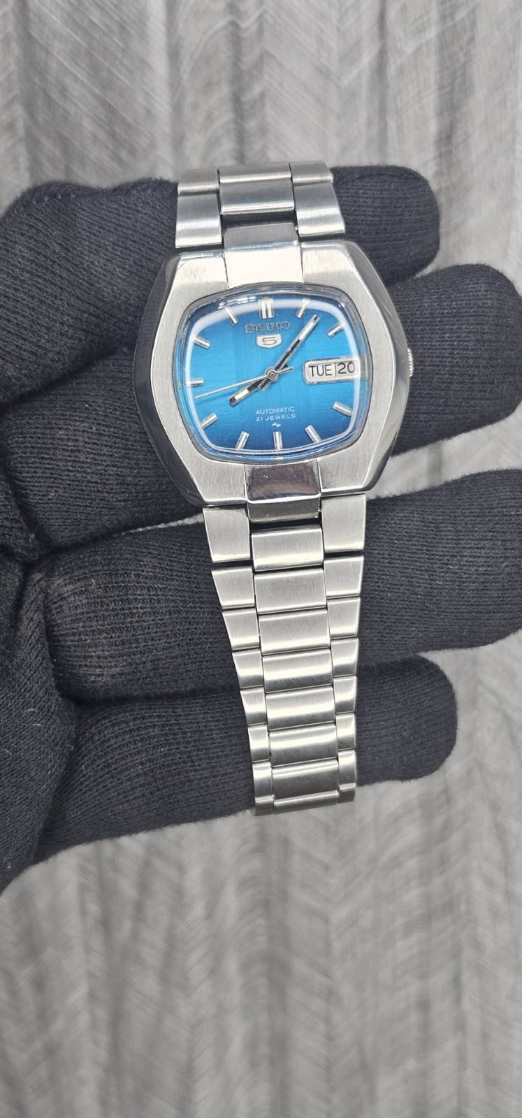 vintage Seiko 5 automatic 7019-5100 day/Date Blue Dial Men’s Wrist Watch