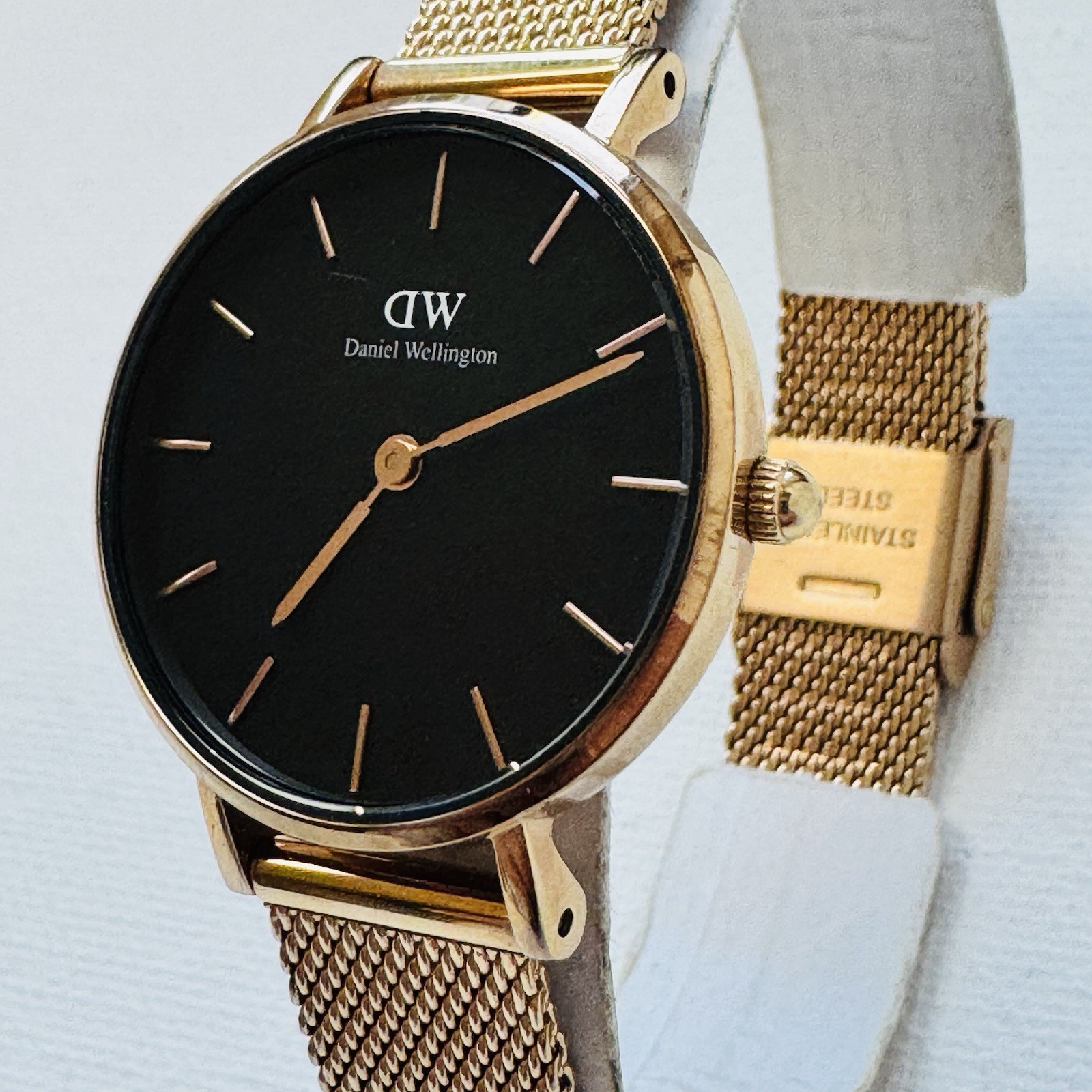 Daniel Wellington Petite Melrose 28mm Women’s Rose Gold Mesh Black Dial B28R01