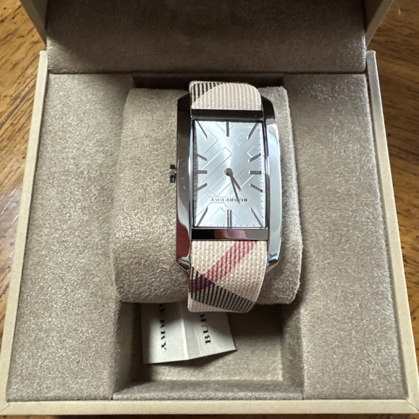EUC Burberry Heritage Nova Womens Watch BU9403
