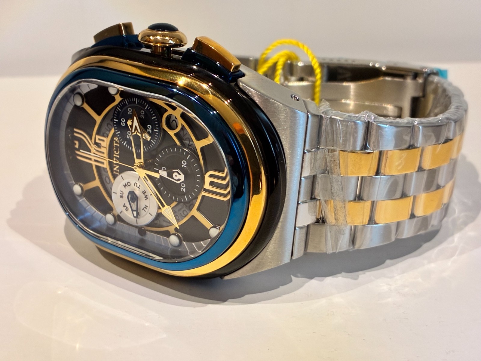 INVICTA LUPAH SWISS RONDA Z60 FE CALIBER 46mm QUARTZ WATCH ( MSRP: $599) NEW