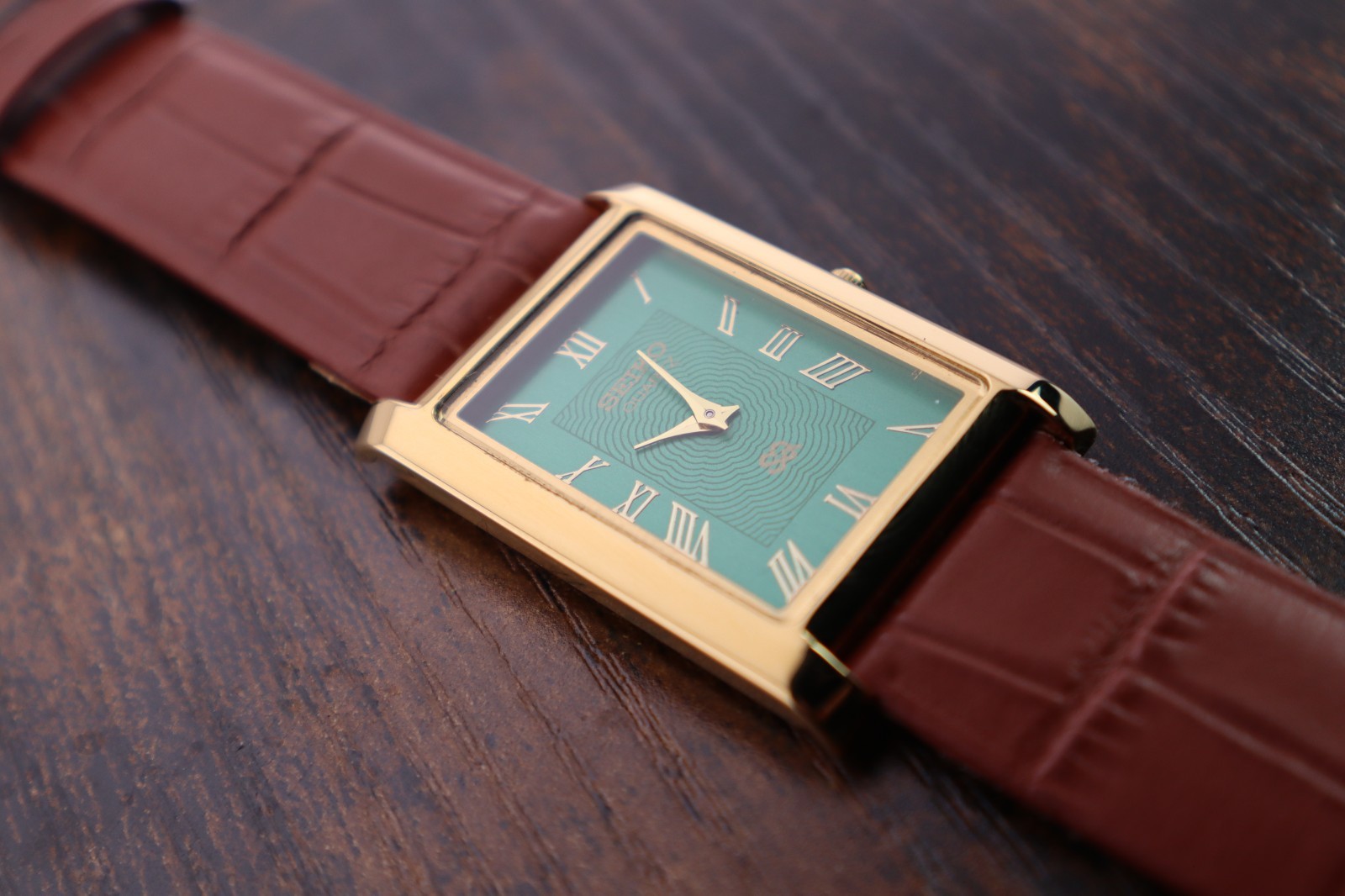 vintage Seiko Quartz Slim Tank Men Green Dial Light Brown leather Dress Watch