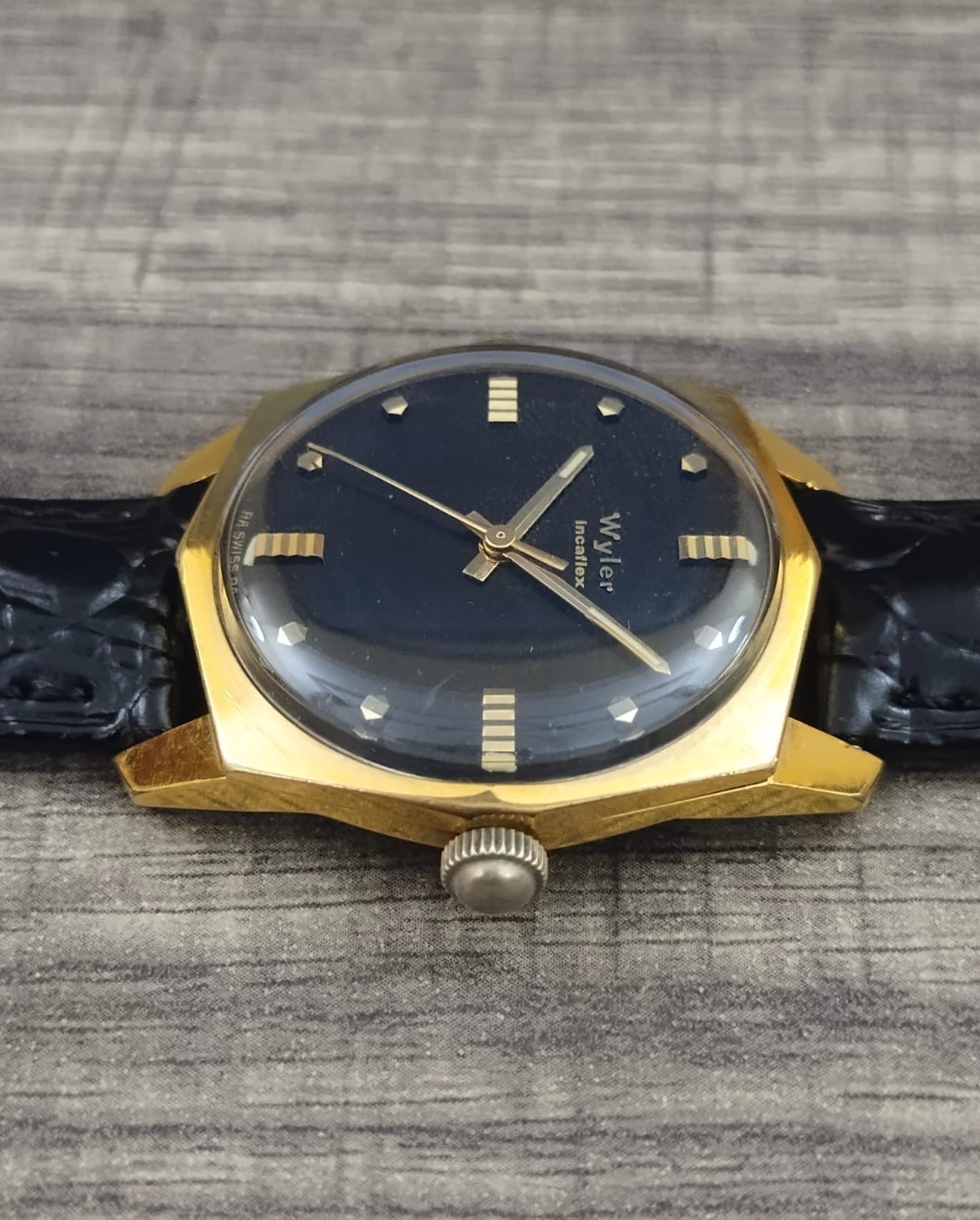 WYLER Incaflex -rare OCTAGON faceted Case- RARE Black GLOSS Dial – ETA 2354