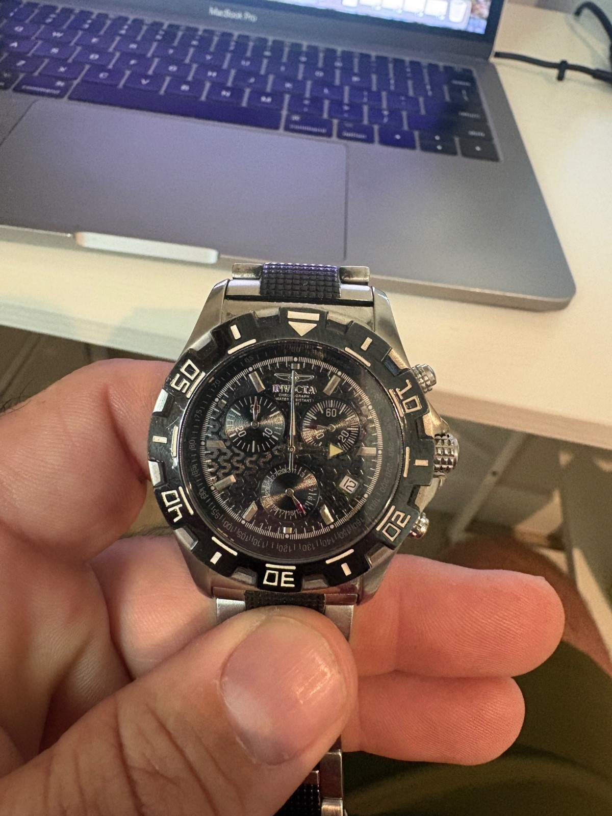 Used: Not working. Invicta 3913 “Racing Sport” collection. Stainless Watch