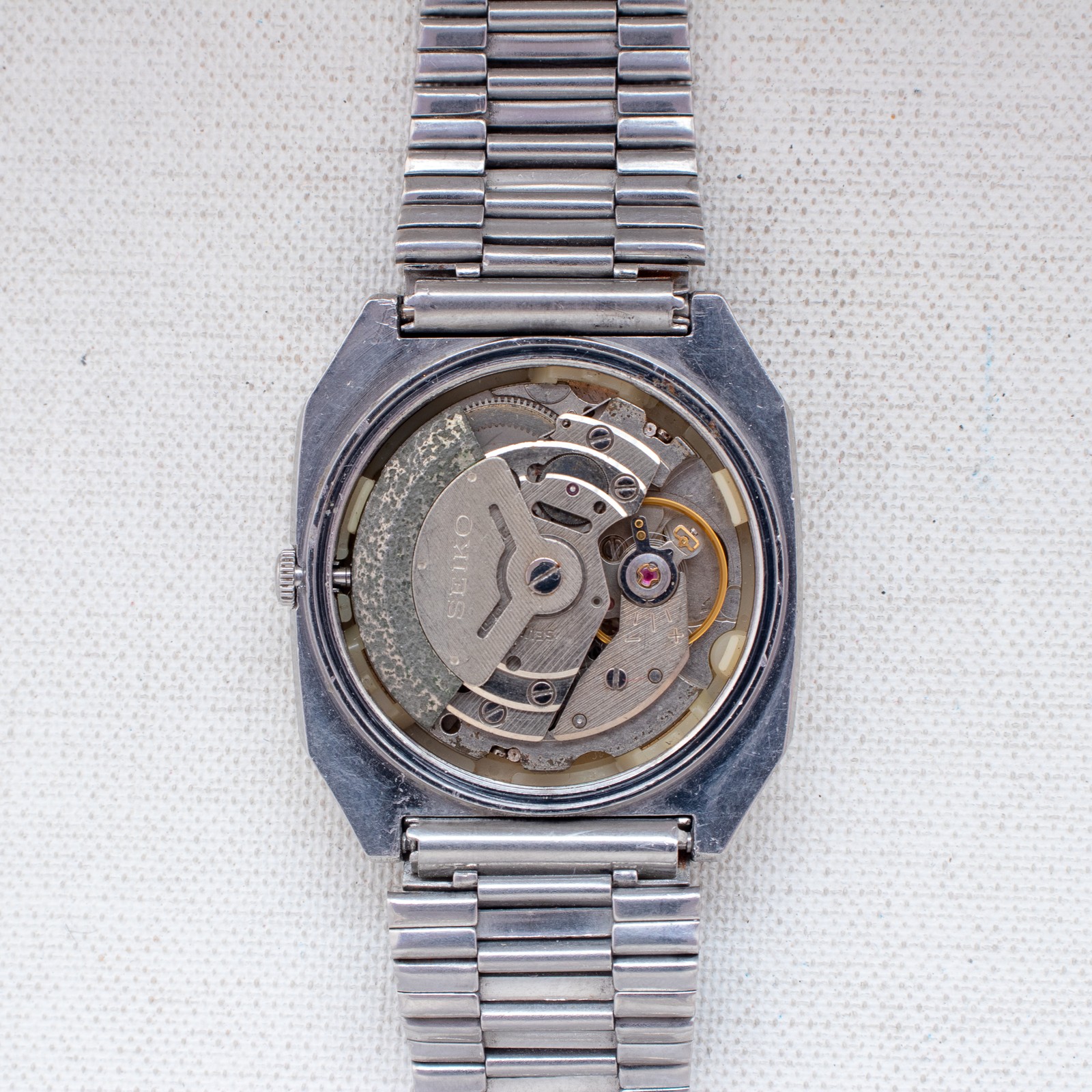 Vintage Seiko 5 Auto 6309-7320 Sunburst Silver Dial TV Case Day/Date Watch MINT