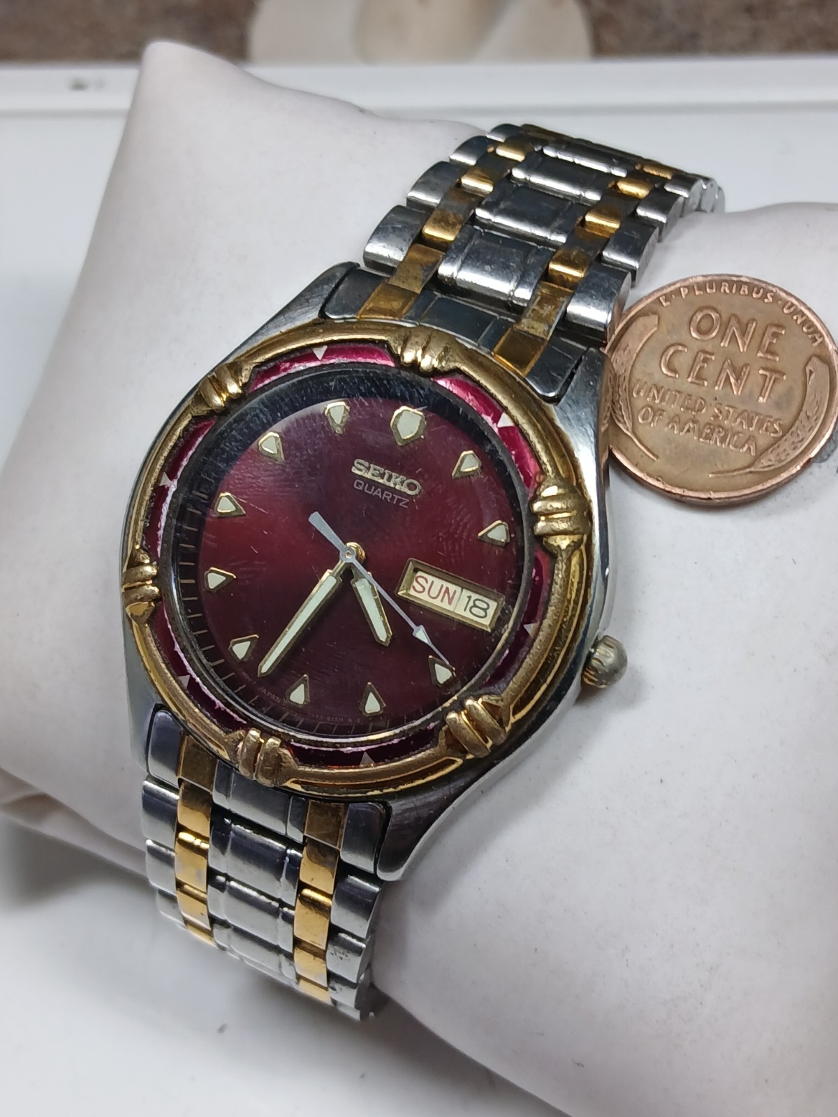Seiko Quartz Rare 7N43-8171 Burgundy Dial 2 Tone Mens Quartz Watch