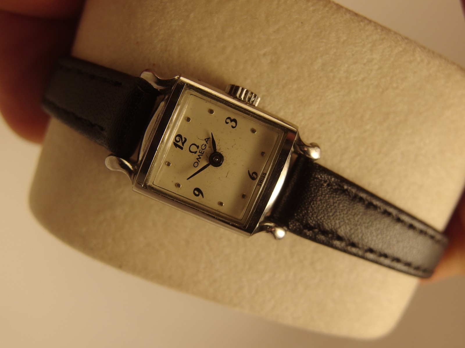 3373 VINTAGE OMEGA WRISTWATCH IN STEEL LADIES rectangular case snap back 1956