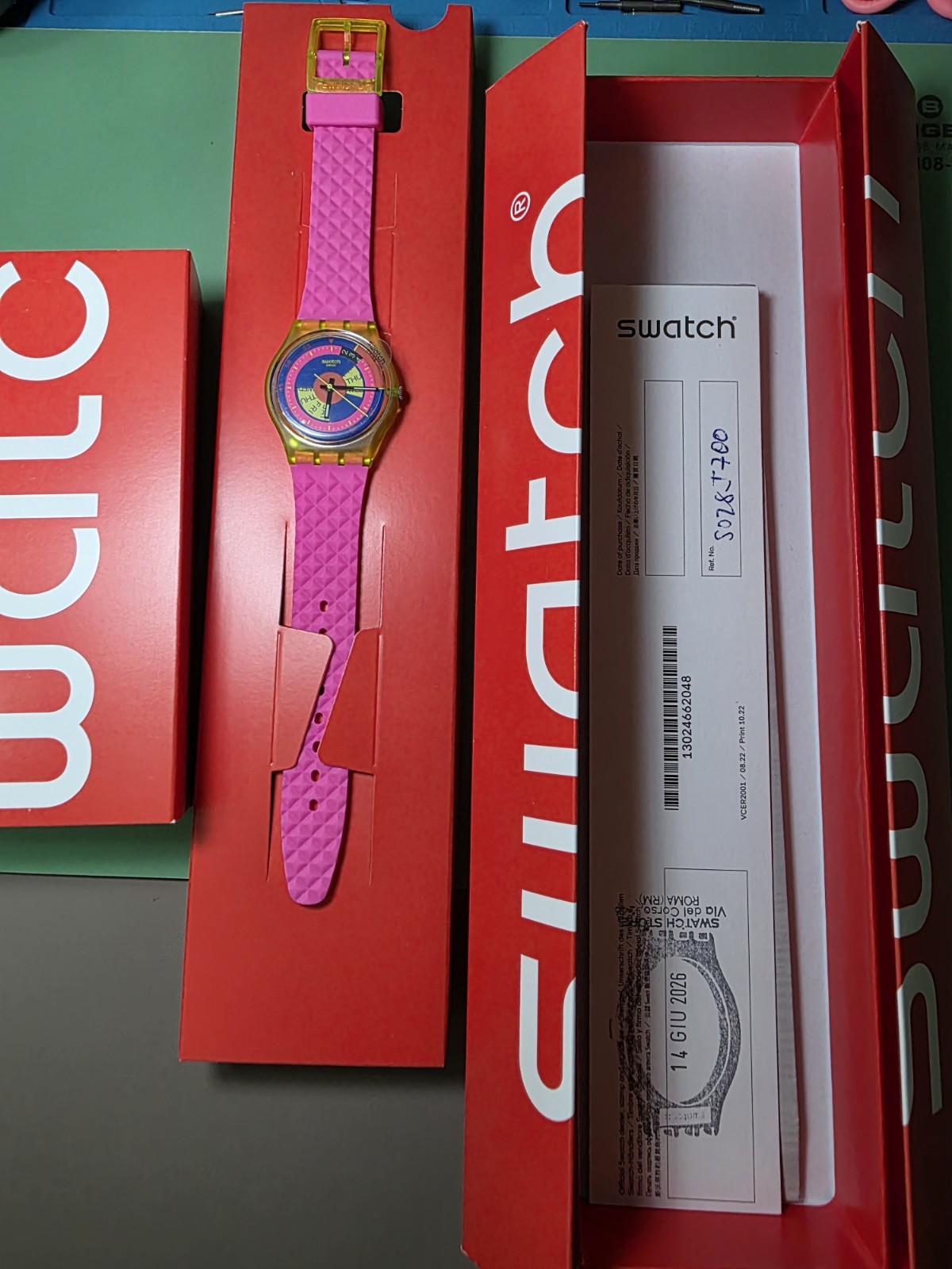 SWATCH STANDARD 2023 – SO28J700 – Shades Of Neon – New