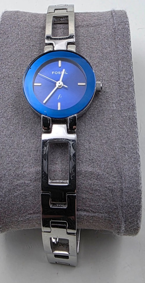 Vintage (2000) Fossil F2 Model ES-9388 Blue Dial Stainless Steel