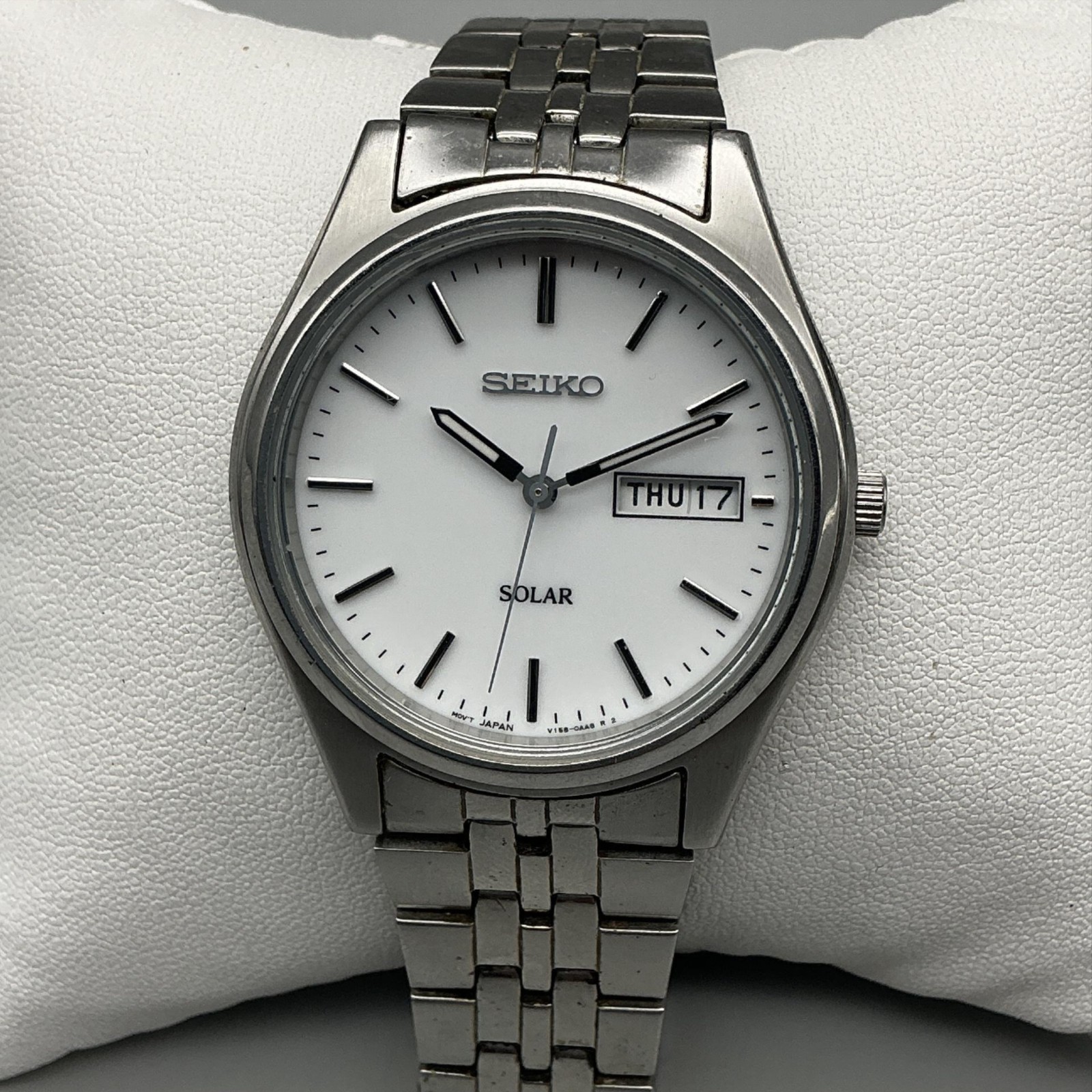 Seiko Mens Watch 37mm White Dial Solar V158-0AA0 Day Date Stainless Steel 7.5″