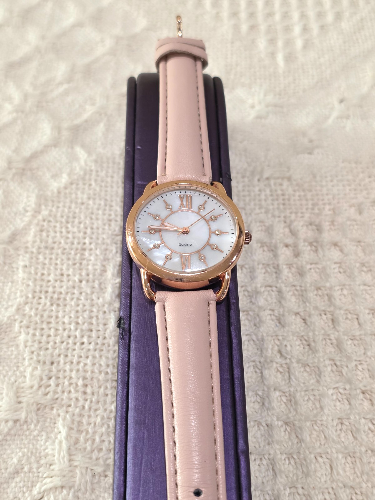 Rose Gold Bezel MOP Face Crystal Hour Marks Easy to Read Women’s Watch Runs Well