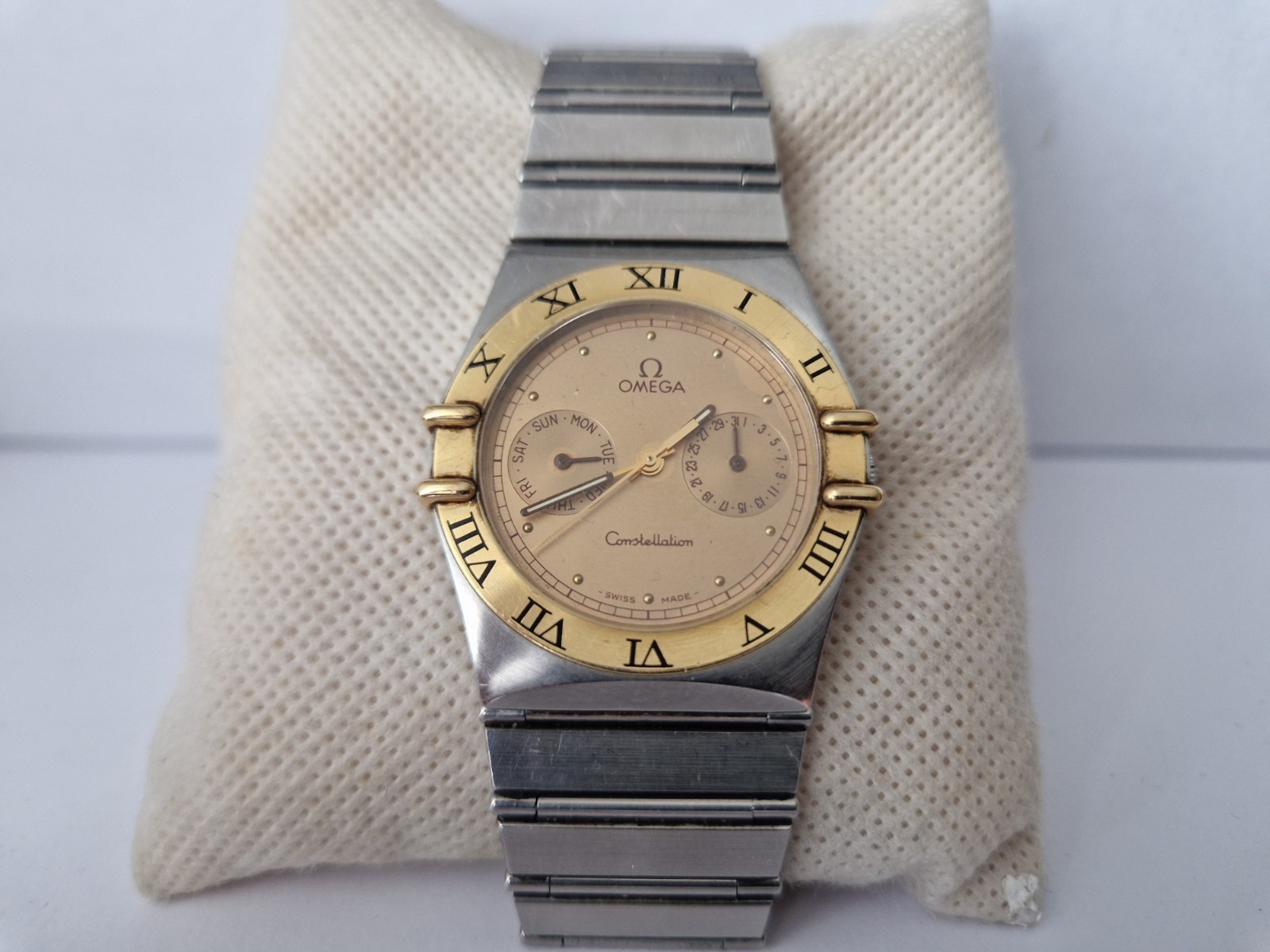 Omega Constellation Quartz -Day-Date-Ref 3961070-18 K-750 Gold Bezel-Not Working