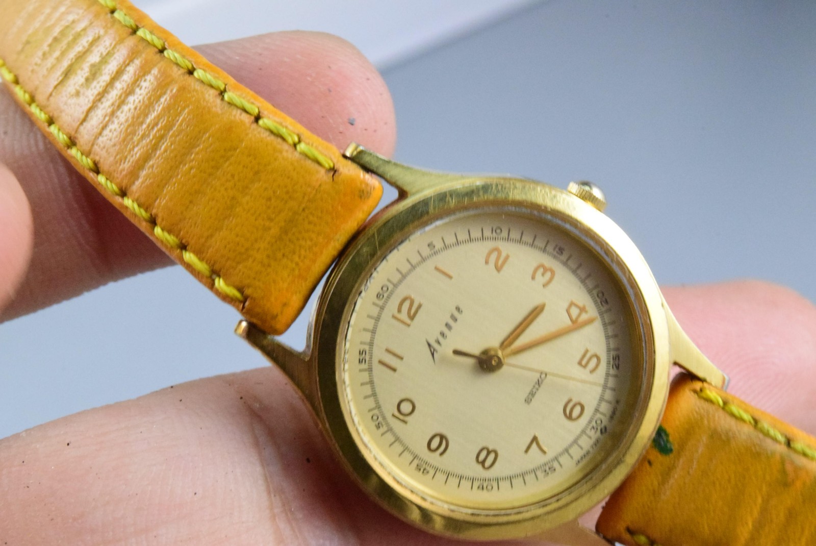 Vintage watch Seiko Avenue 7321-0430 Creamy Lady Quartz Round 27mm