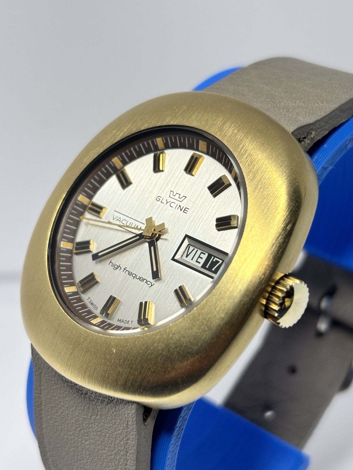Vintage Glycine Vacuum Automatic Day/Date Cushion Watch – Gold Tone Gray Leather