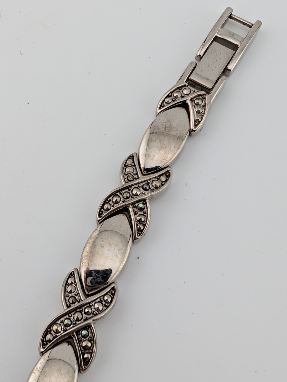 Jaclyn Smith Watch Women 24mm Case Silver 7.5″ Band- New Battery