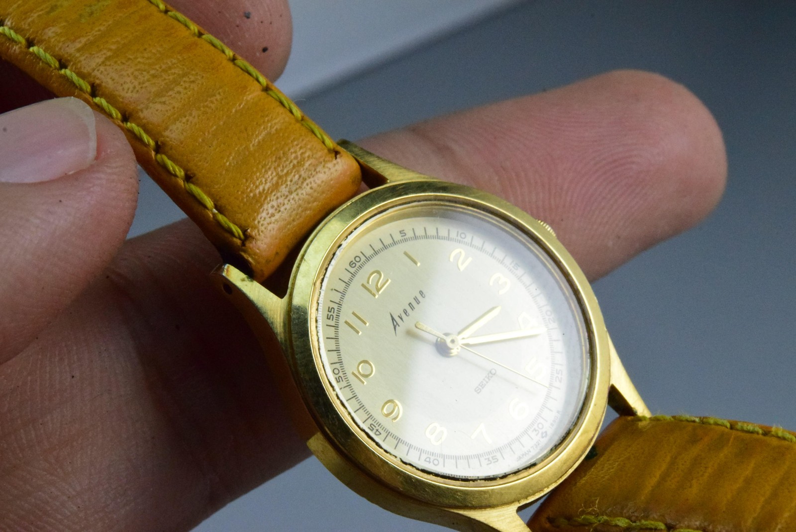 Vintage watch Seiko Avenue 7321-0430 Creamy Lady Quartz Round 27mm