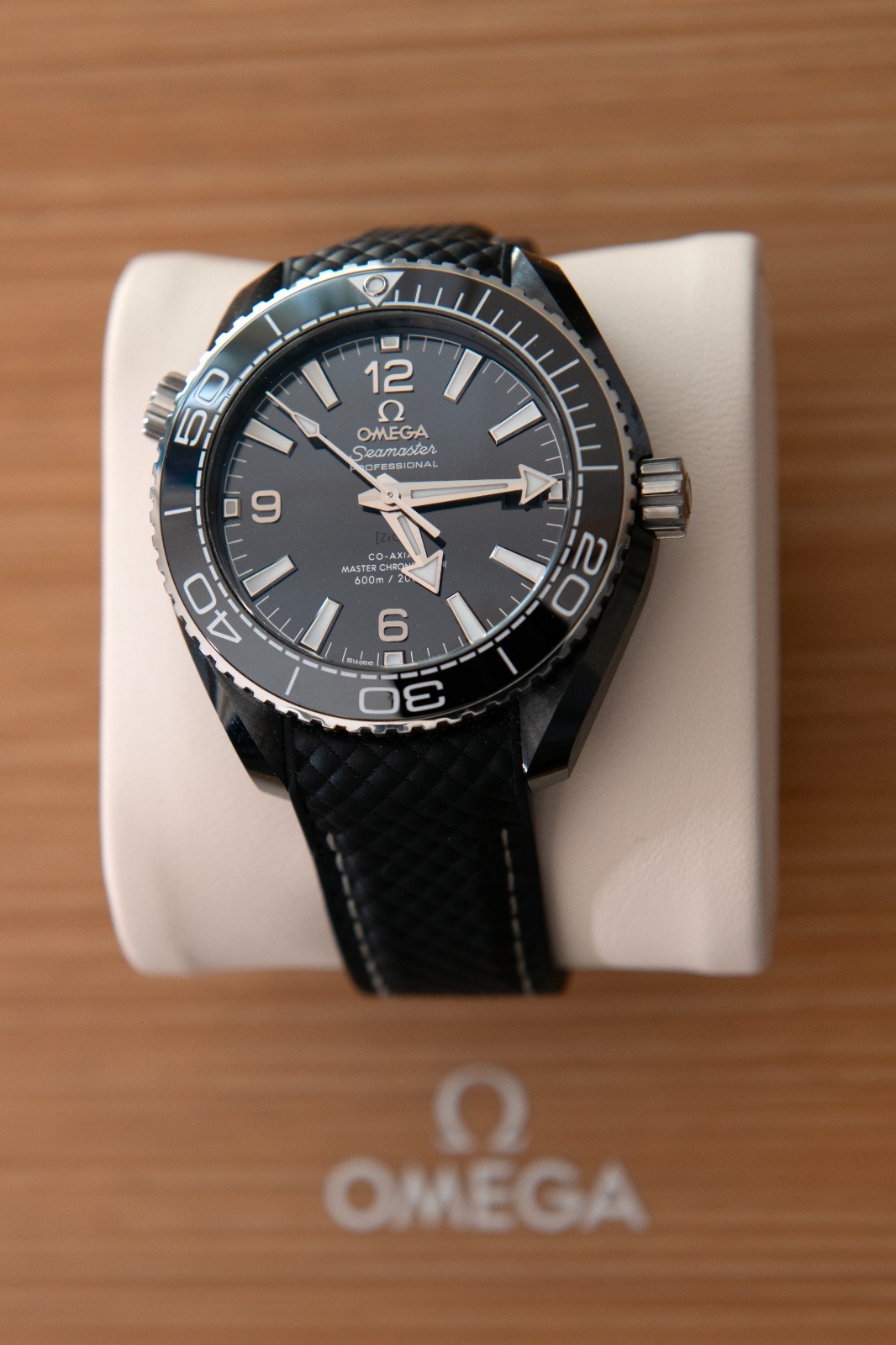 OMEGA Seamaster Planet Ocean 600M 215.92.40.20.01.001 Black Ceramic 39.5mm