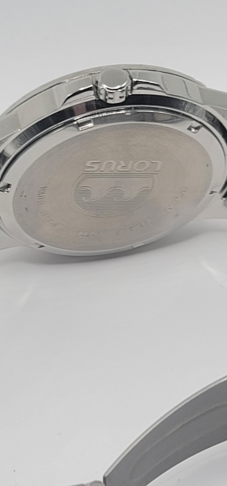 Lorus 42mm Quartz – Dark Blue Sunray Dial | Stainless Steel Bracelet | Day-Date