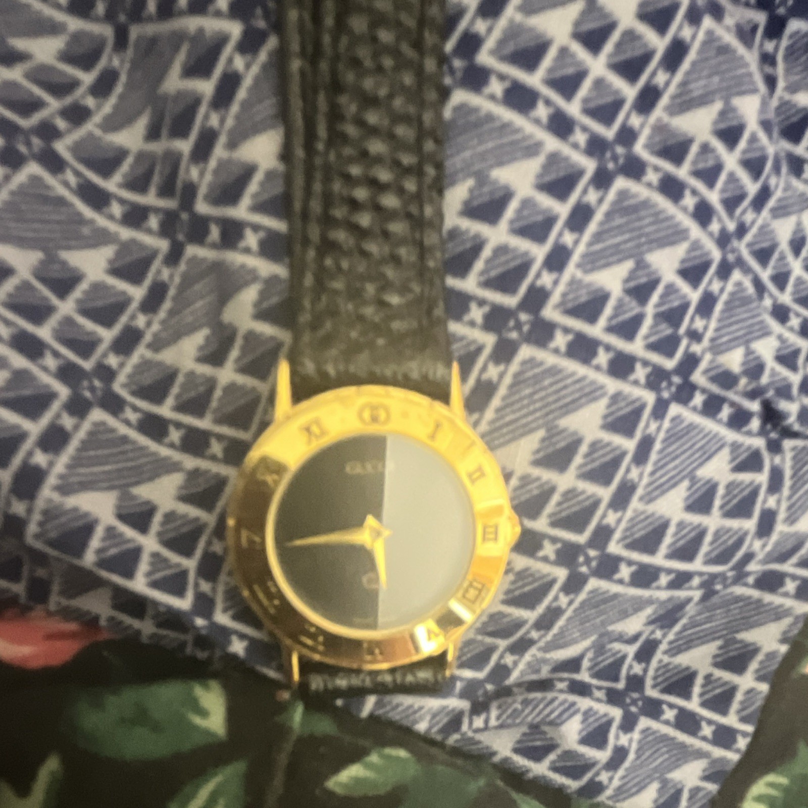 Gucci Vintage Quartz Dress Watch Gold Tone 34mm Black Dial Roman Leather