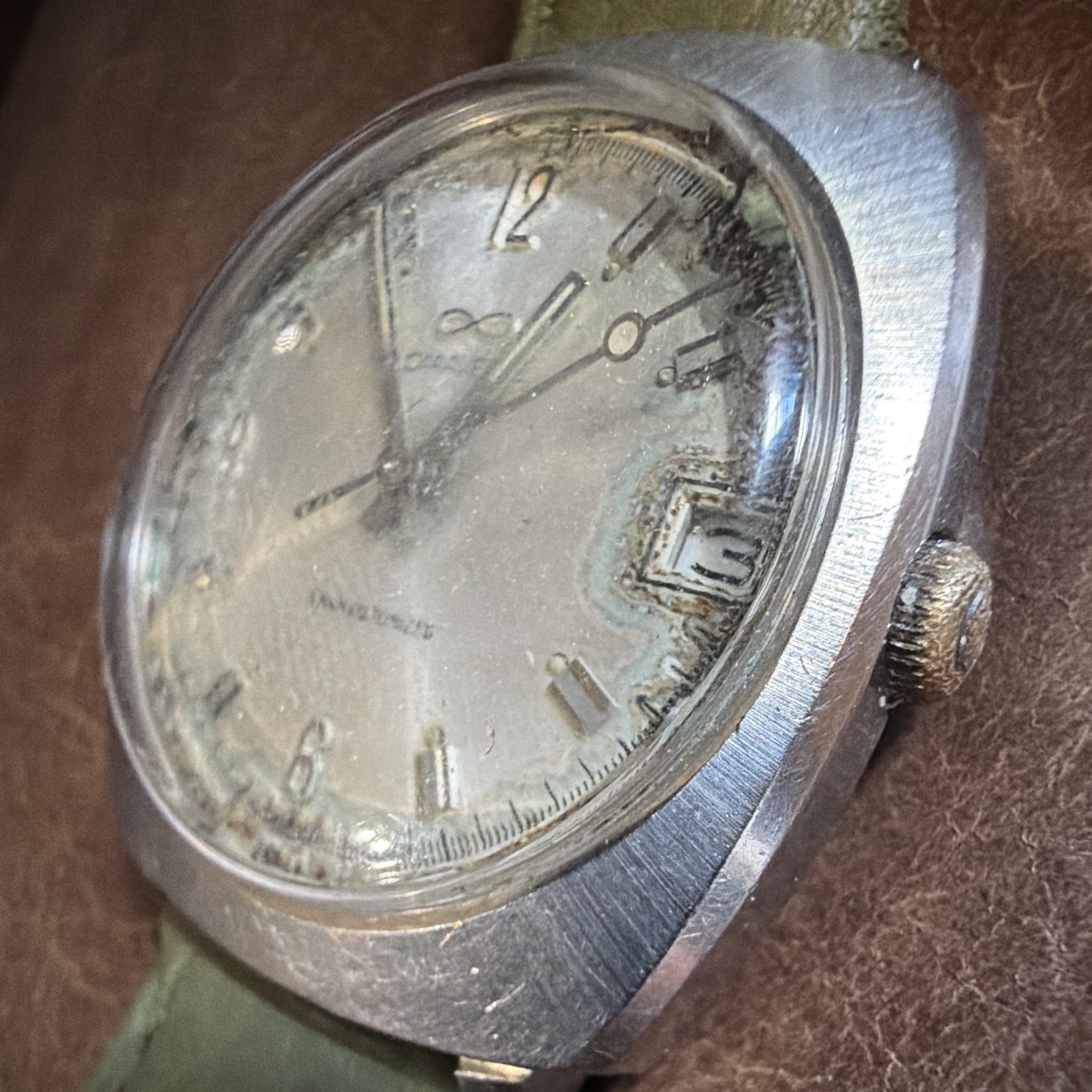 Caravelle Transistorized Quartz Vintage 35mm Date Silver Dial