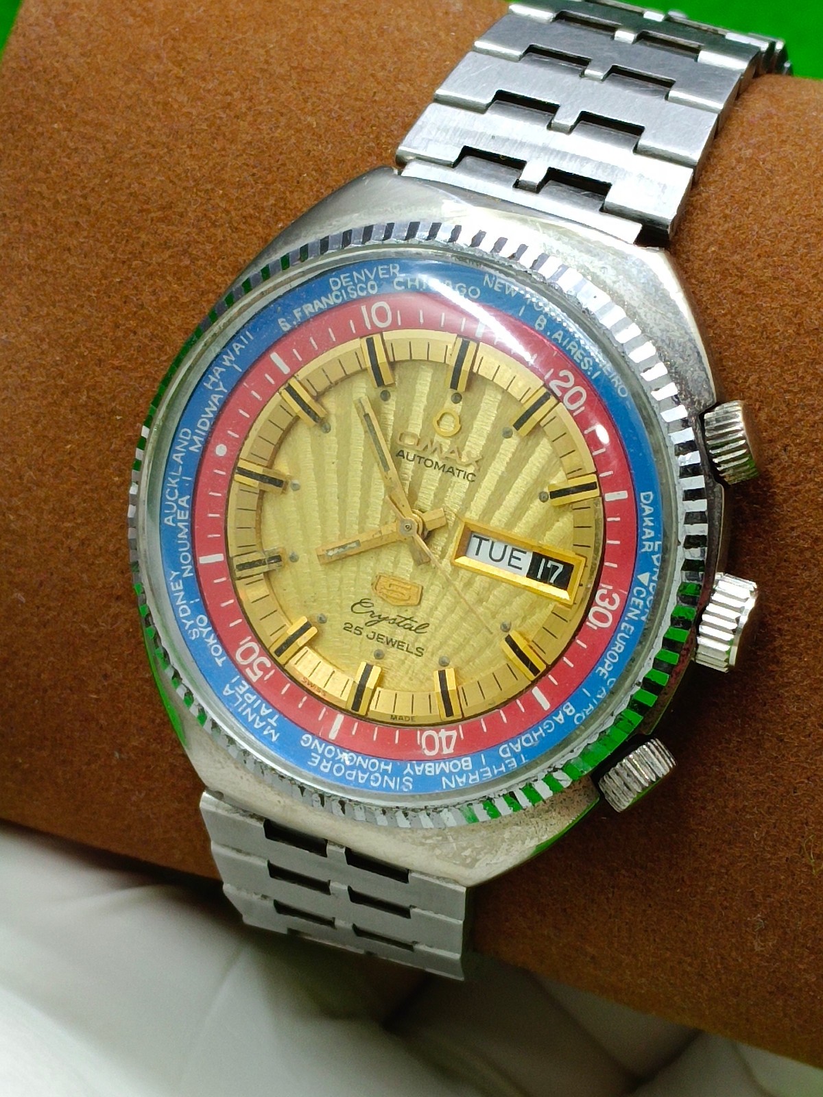 Vintage Omax 5 Crystal Automatic World Diver Rotating Inner Ring Swiss Men Watch