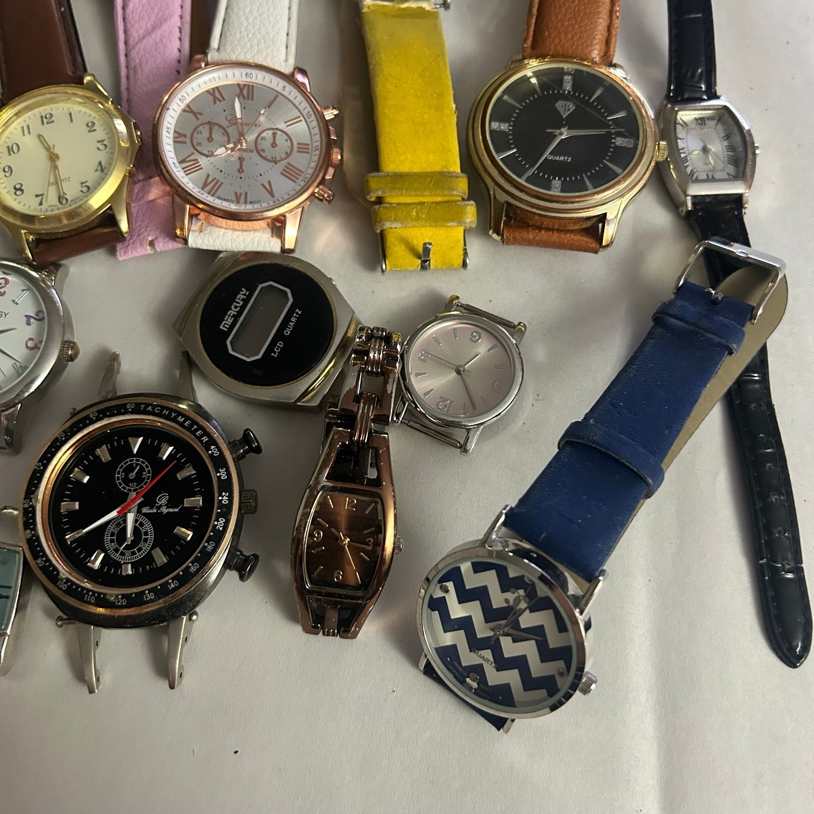 Assorted Watches Used Not Working For Parts Or Pieces lot 12