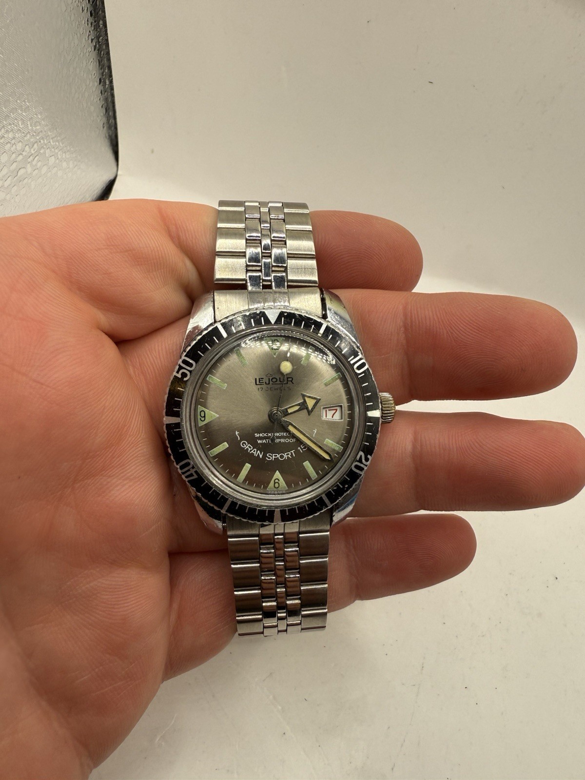 VINTAGE LeJour Gran Sport 150m 17J Hand Wind France Made Diver Watch