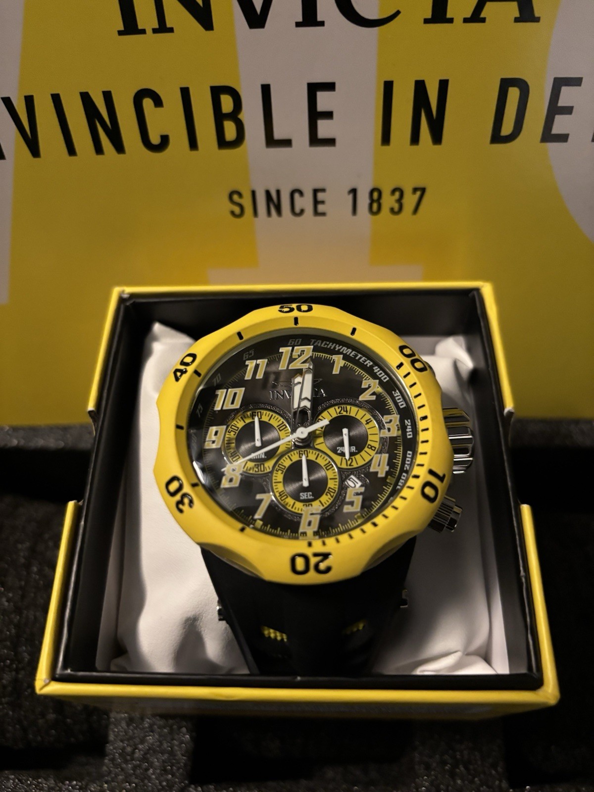 Invicta Speedway Men’s Chronograph Quartz Tachymeter Yellow/Black 50mm w/ Box