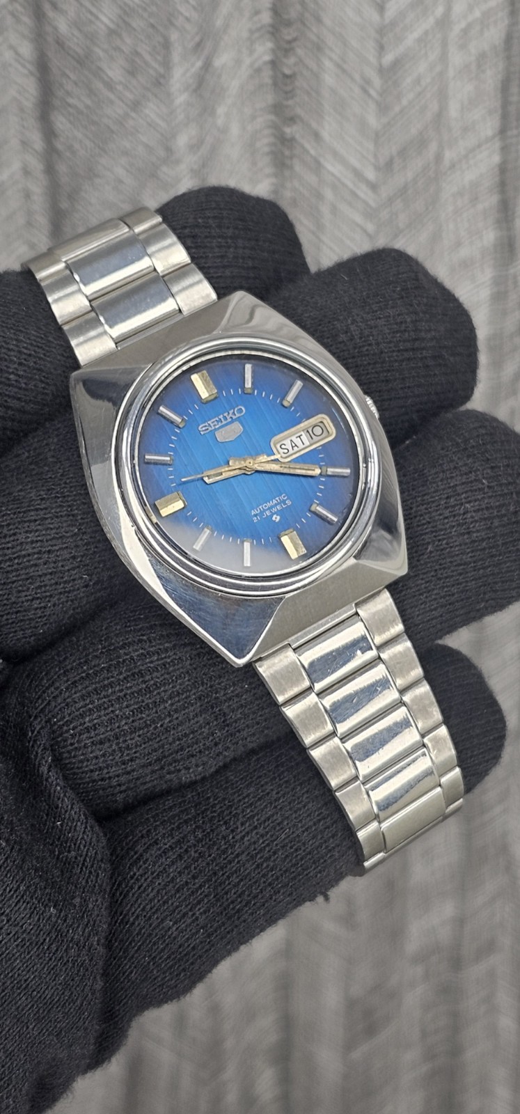 Vintage Seiko 5 Automatic Blue Dial Day/Date Wrist Watch Japan