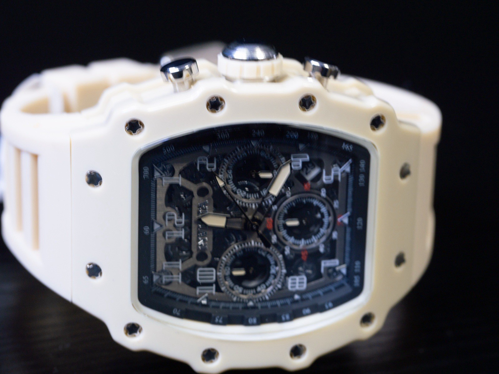 Invicta Racing Sand Beaches – Nitro Gen Men’s Watch 43mm, Beige (69704)