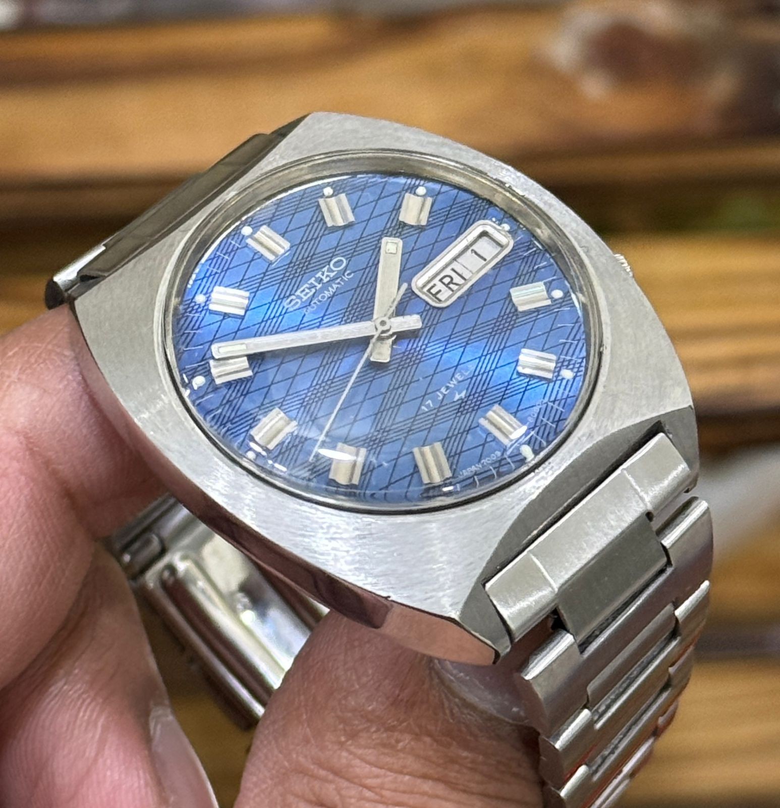 Vintage Seiko 5 Automatic Day/Date Blue Dial Wrist Watch For Men Japan 7009-8009