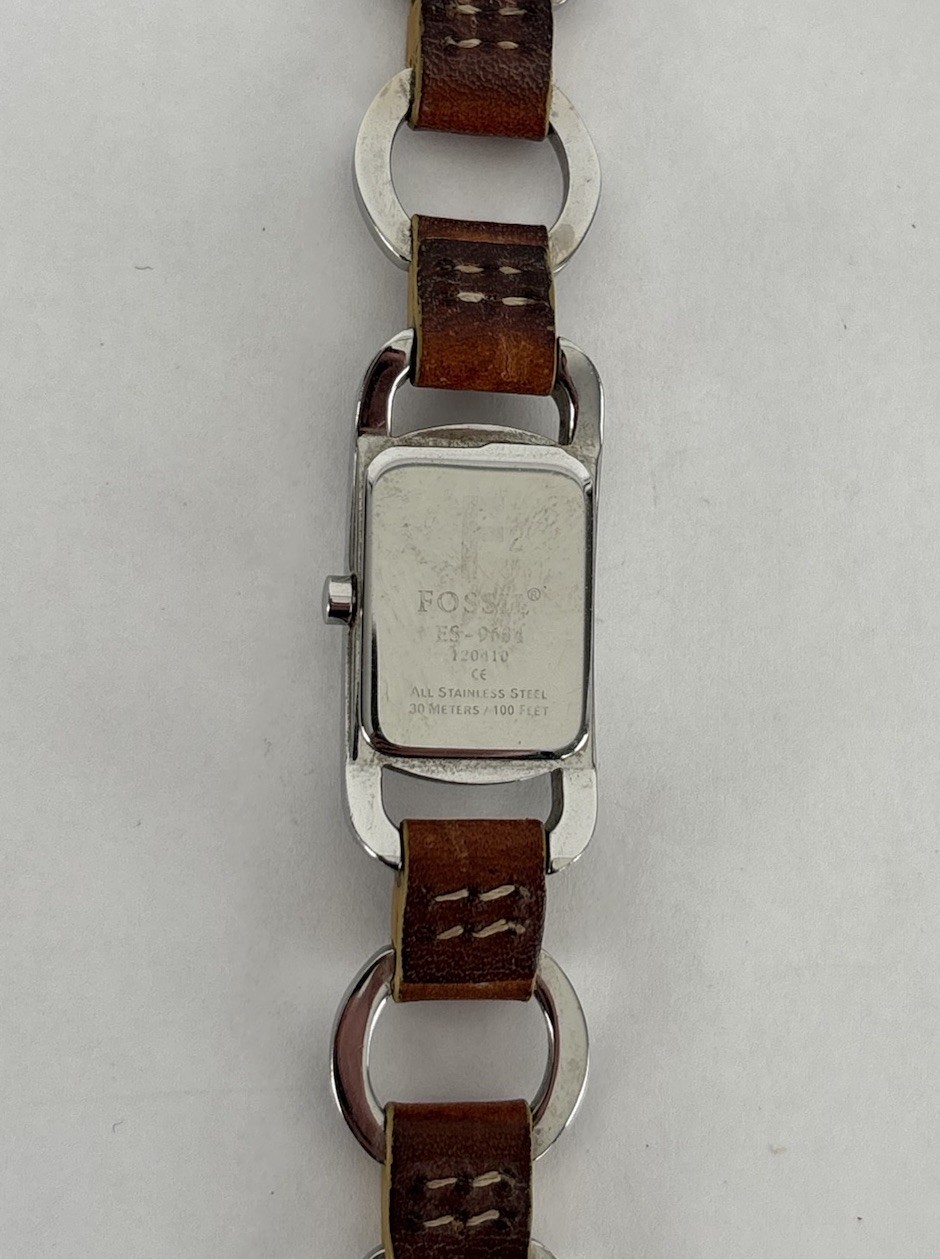 Fossil F2 ES-9634 18mm Silver Tone Quartz Watch w/Leather Band & New Battery