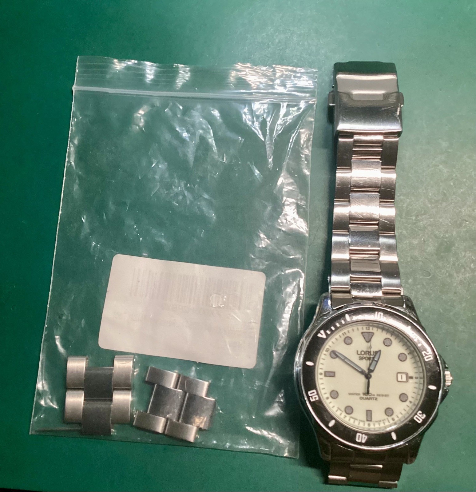 Lorus Sports Watch Men Silver Stainless St WR Batt Day Date Quartz Diver