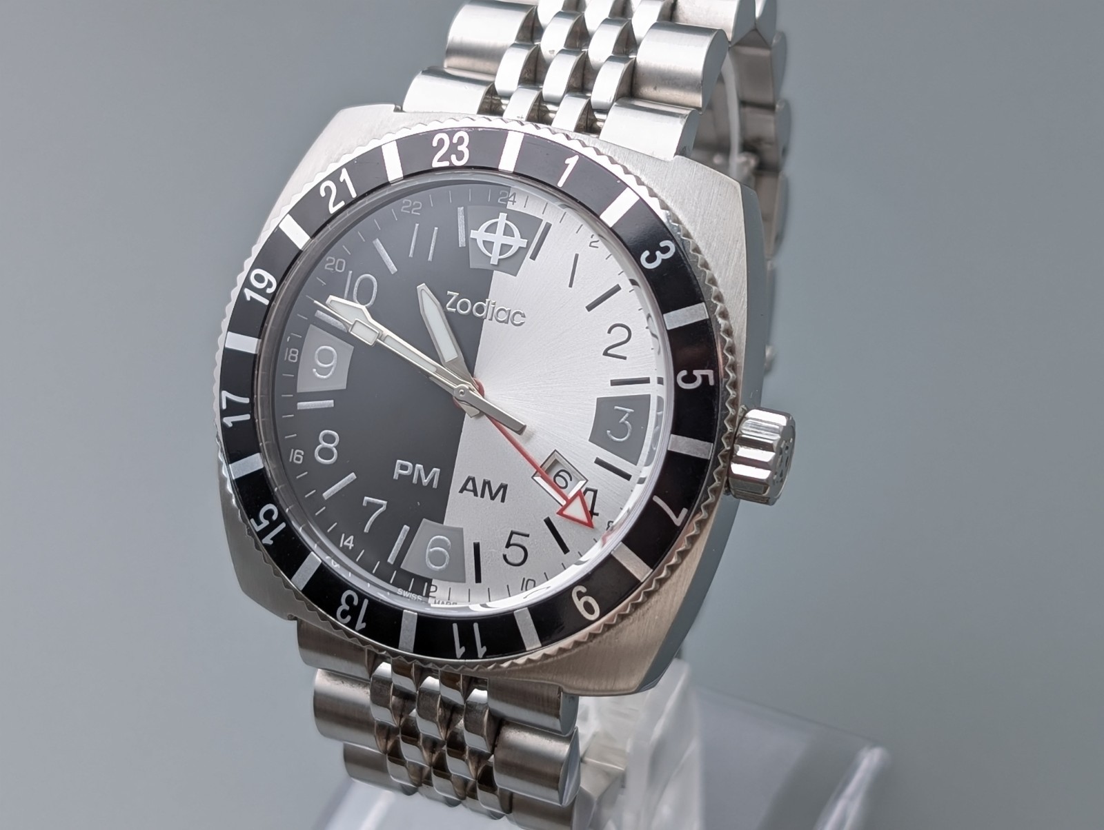 Zodiac GMT AM/PM Z02110 Stainless Steel Men’s Quartz Dive Watch Vintage 44mm