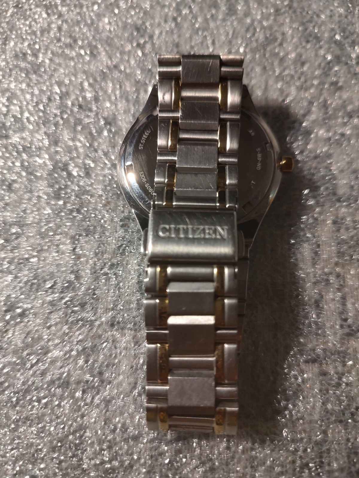 CITIZEN ECO DRIVE 2 TONE MEN’S WATCH E106-S060966 WR 100M “RARE” PLEASE READ*!