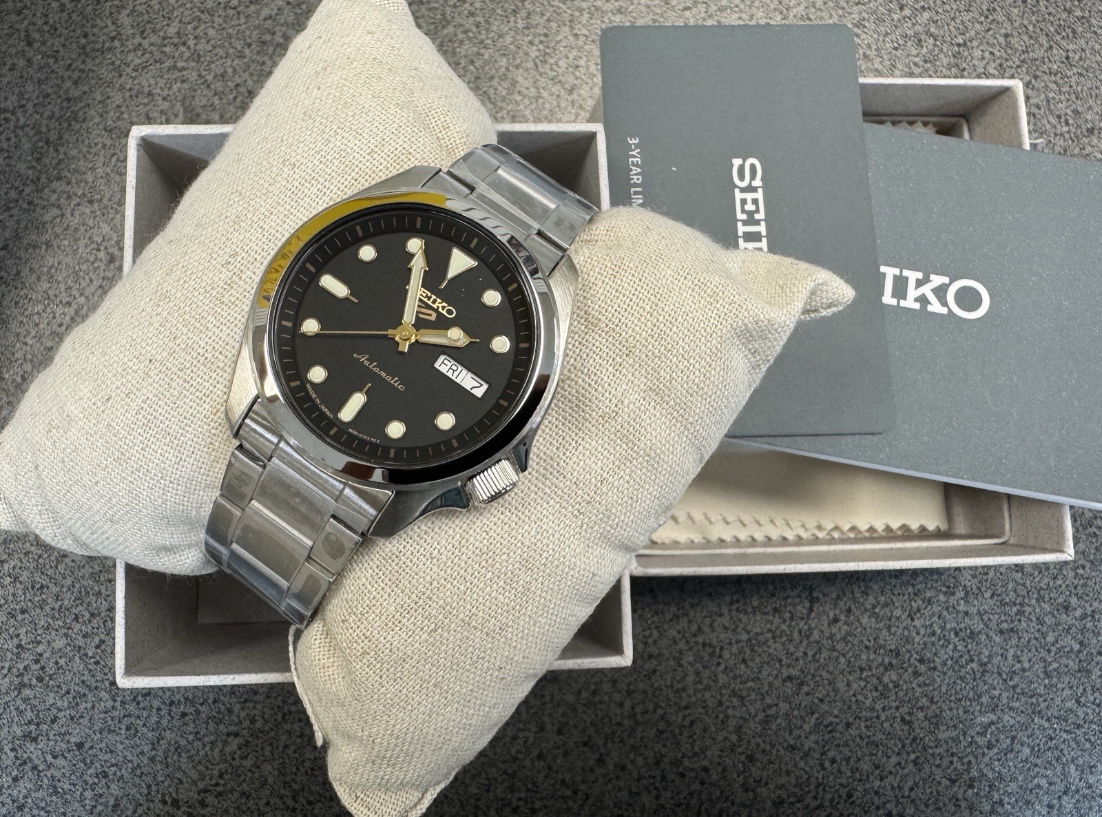 Seiko 5 Sports Men’s Automatic Steel Band Day-date Watch SRPE57 Made In Japan