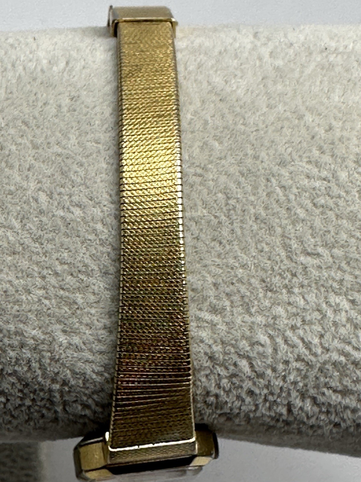 Seiko 2B20-5019 Ladies Watch New Battery 16MM 7″ Gold Tone G8