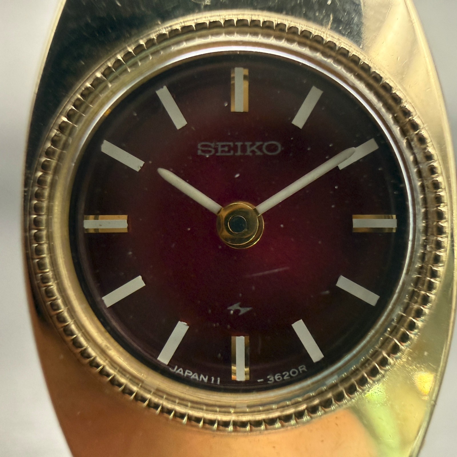 Seiko Watch Women 16mm Red Dial Gold Tone Oval 11-1049 Vintage Mechanical Works