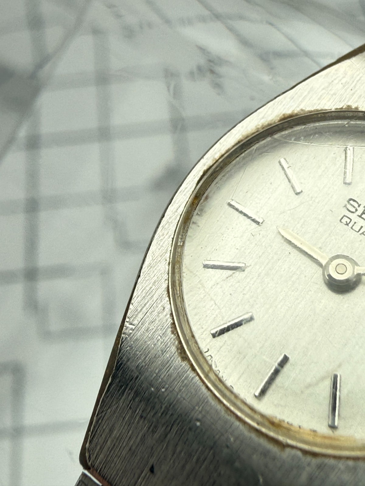 Seiko Quartz 5420-0029 16mm Silver Tone Dress Watch Vintage Running Baton Dial