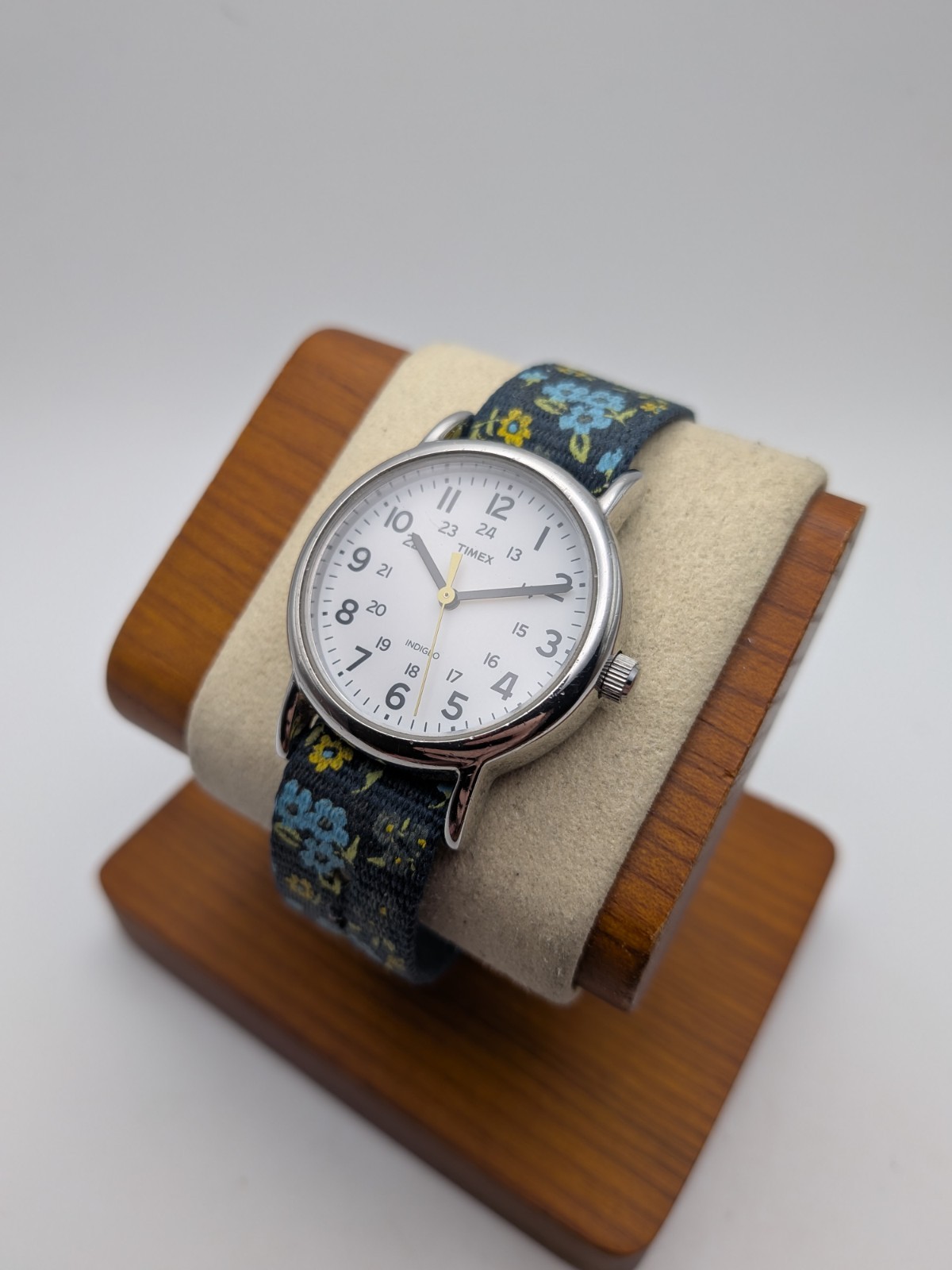 Timex Weekender Womens Indiglo Watch 31mm Floral Nylon T2P370 New Battery