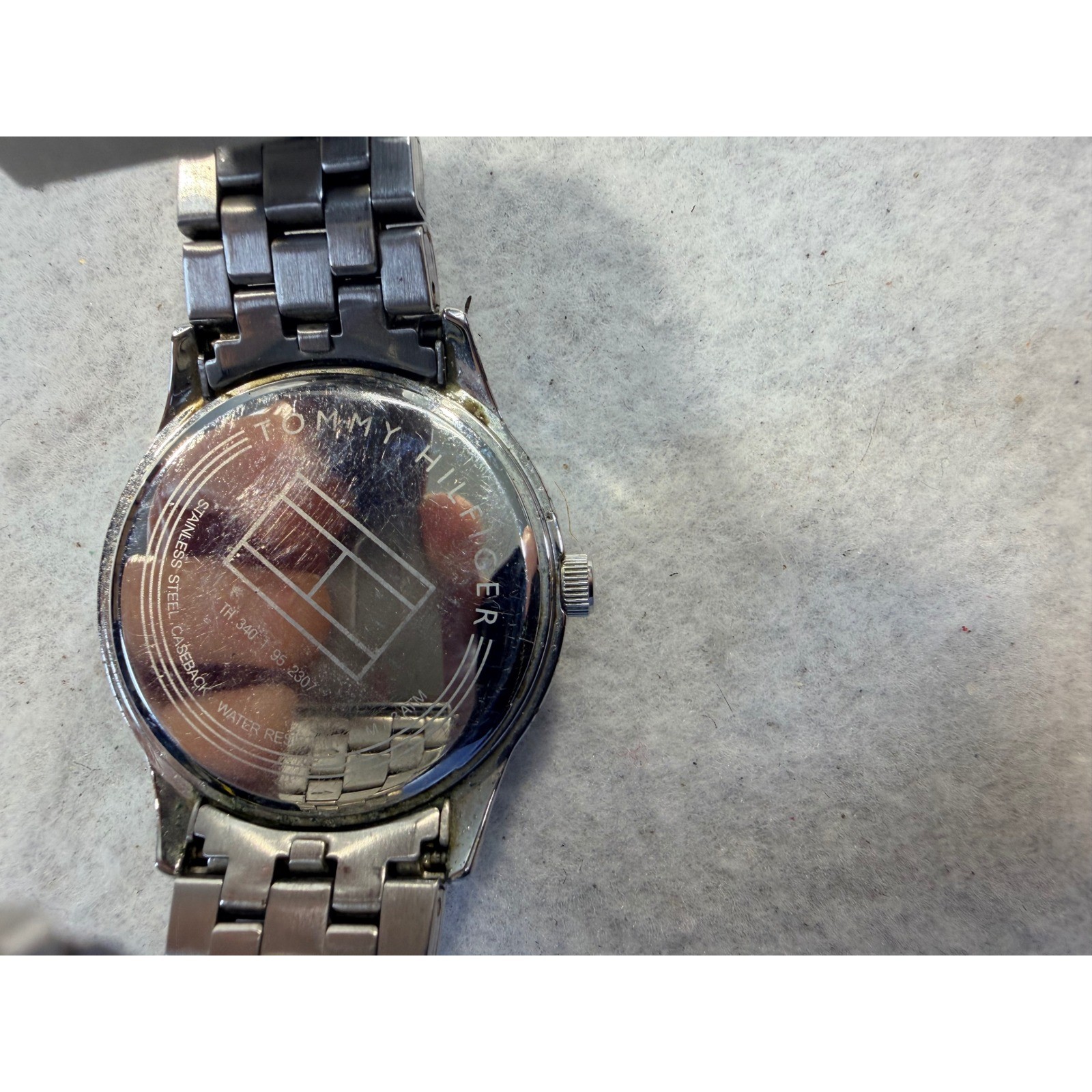 Tommy Hilfiger Mens Watch Blue Sunray Dial Silver Stainless Steel READ
