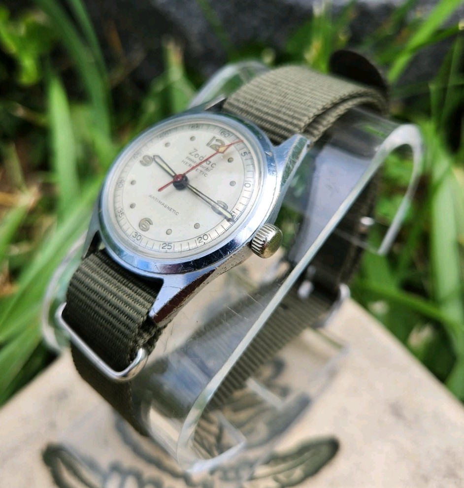Vtg 1970’s Zodiac Incasecurit Hermetic 15J Men’s 30mm Watch Mechanical Bullseye!