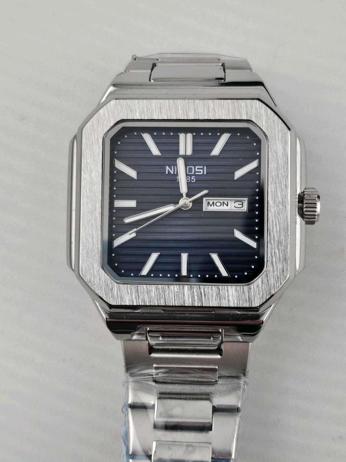 New In Box Nibosi 1985 Blue Striped Dial Day Date Quartz Movement Running