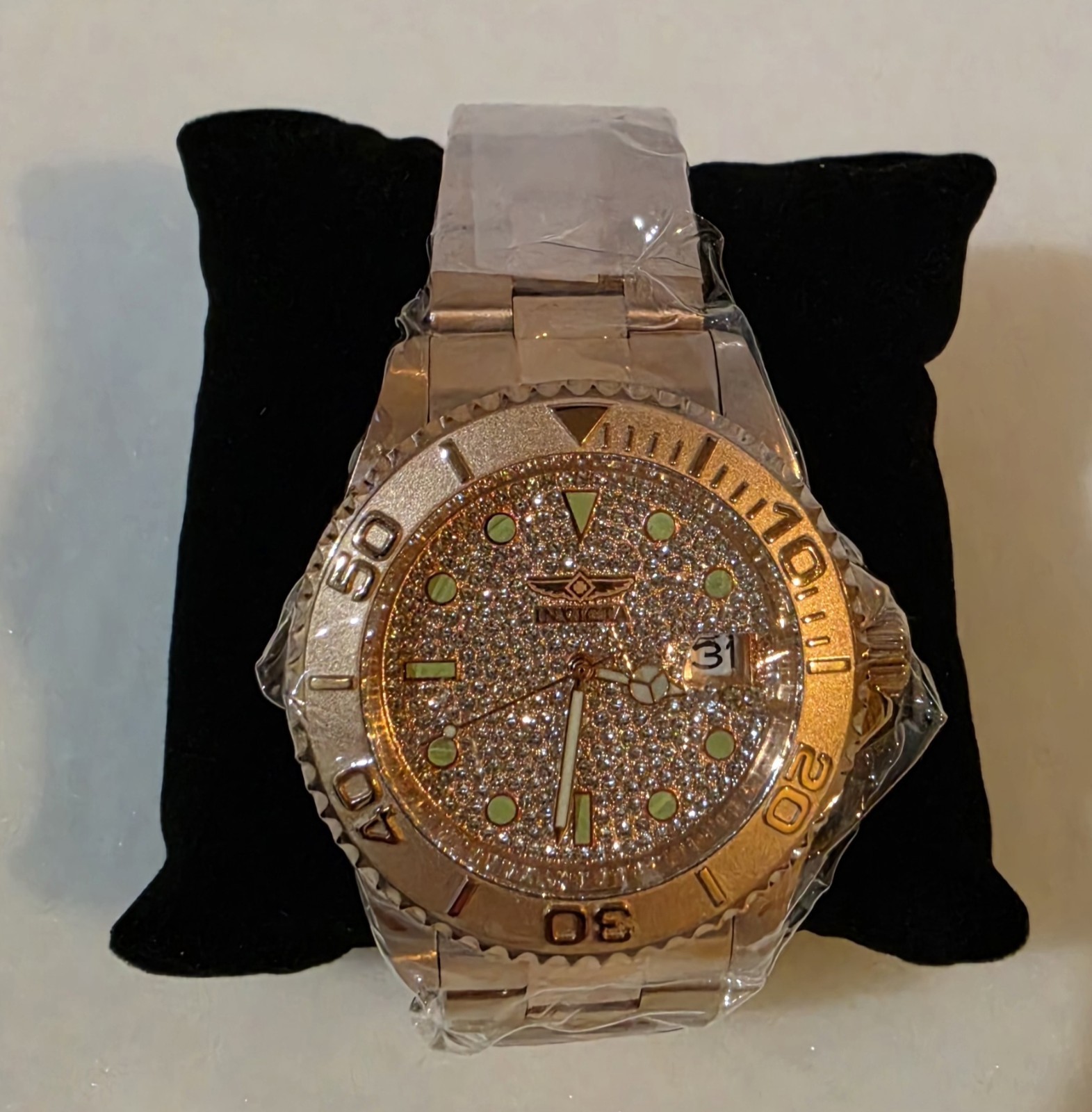 Men’s 43mm Diver Watch Rose Gold Stainless Quartz Silver Textured Dial Invicta