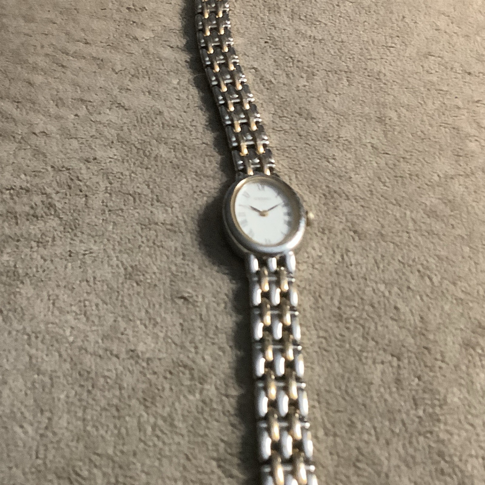 Seiko Women’s Quartz Analog Wristwatch Two-Tone Oval Roman Dial Bracelet