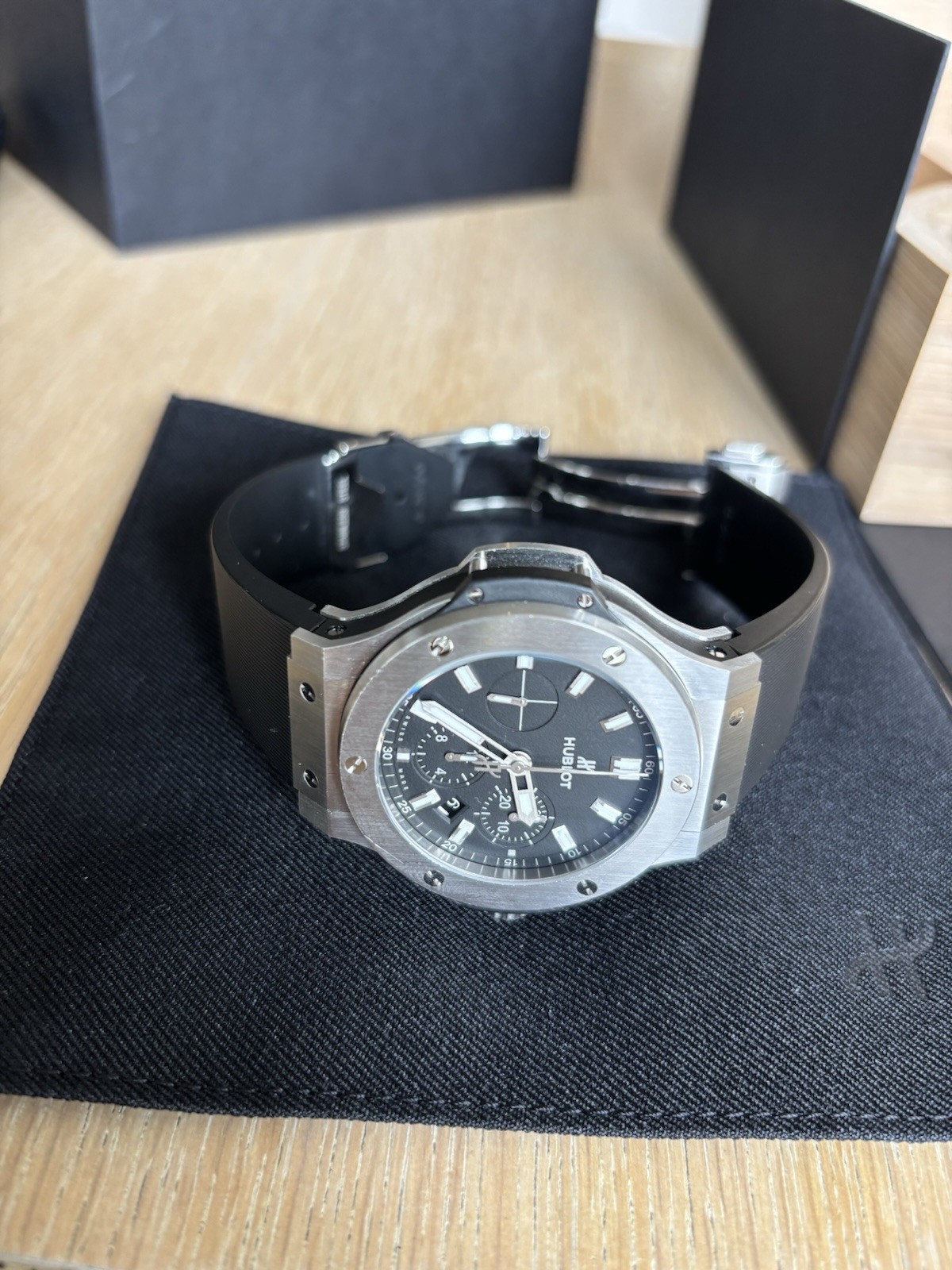 BRAND NEW unworn Hublot Big Bang 44mm Chronograph. Includes Hublot 5+5 warranty