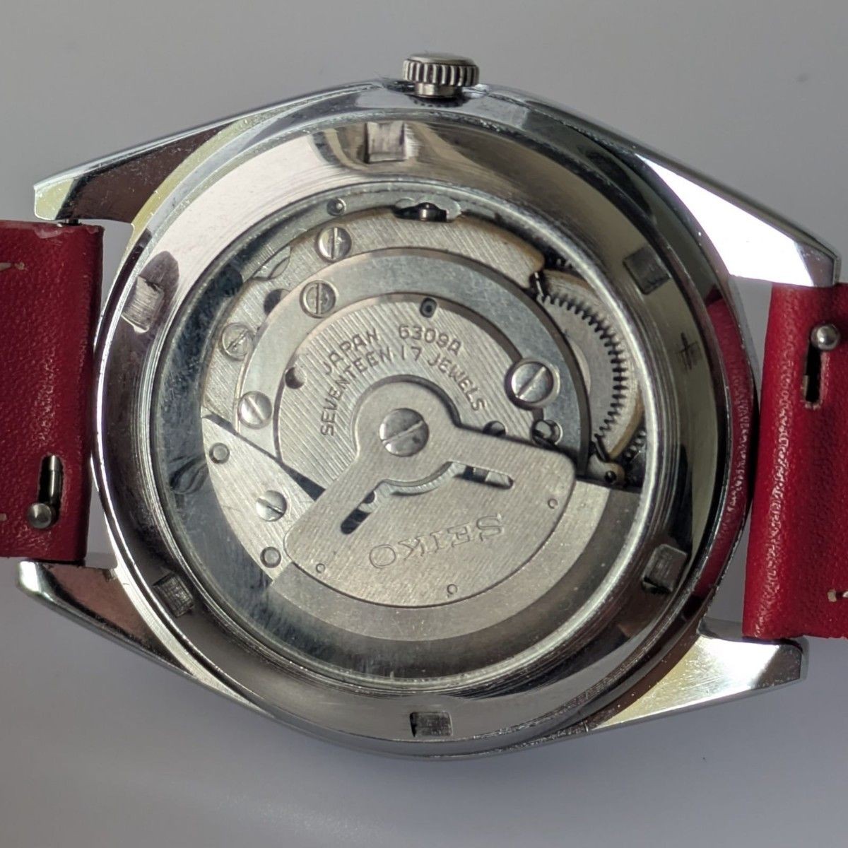 Working Condition SEIKO 5 Automatic Vintage Ruby Red Dial Bar Index Sunburst Lea